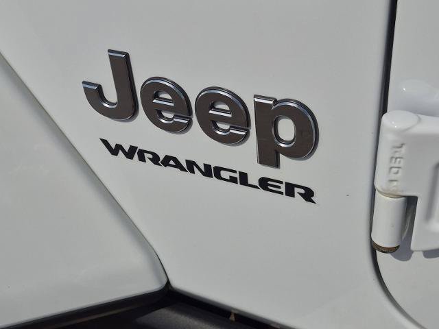 Used 2023 Jeep Wrangler Unlimited Sahara w/ Cold Weather Group AWD/4WD image 9