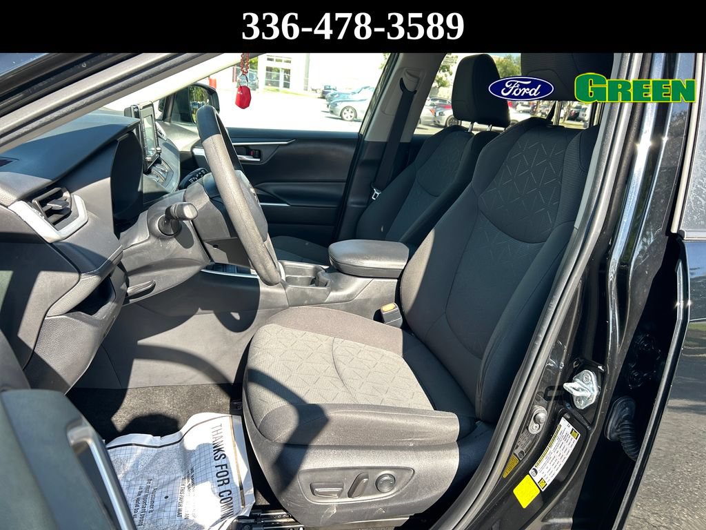 Used 2021 Toyota RAV4 XLE FWD image 10