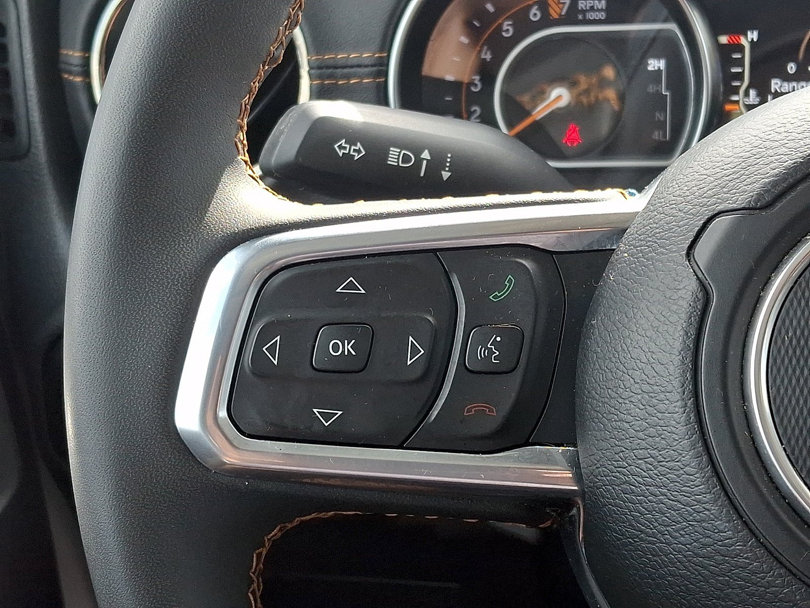 Used 2023 Jeep Gladiator Overland AWD/4WD image 19