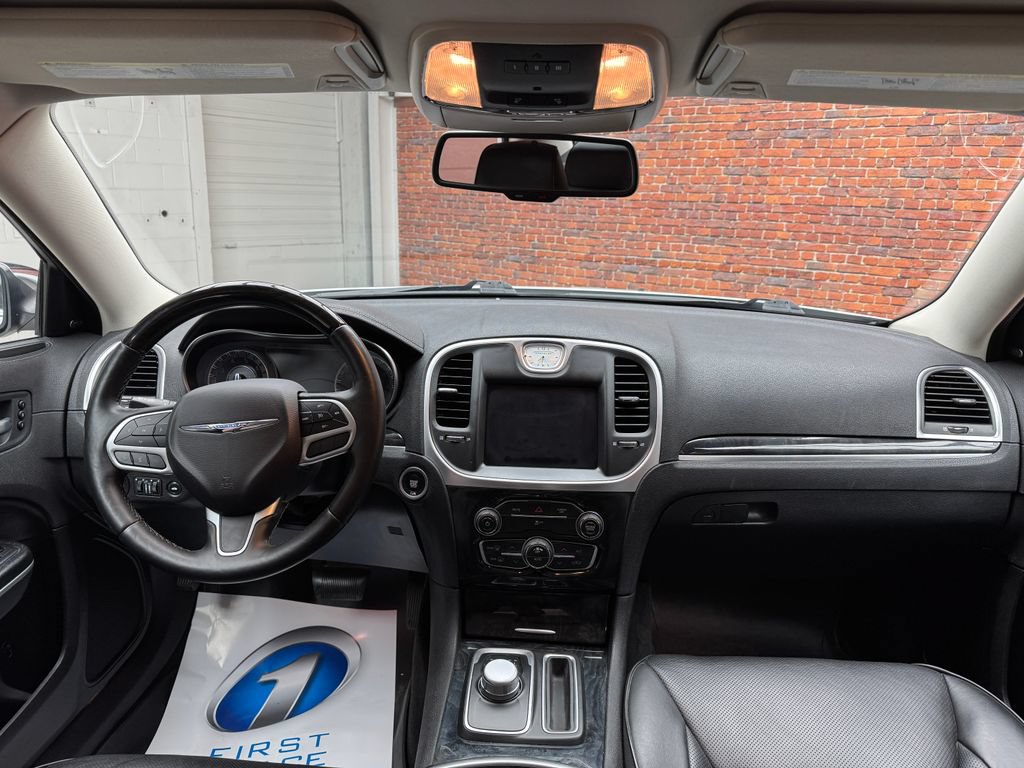 Used 2019 Chrysler 300 Limited RWD image 12