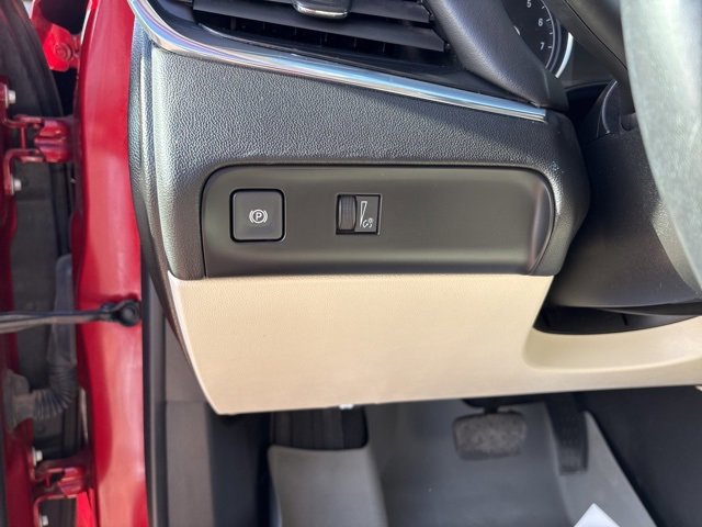 Used 2023 Buick Enclave Essence image 25