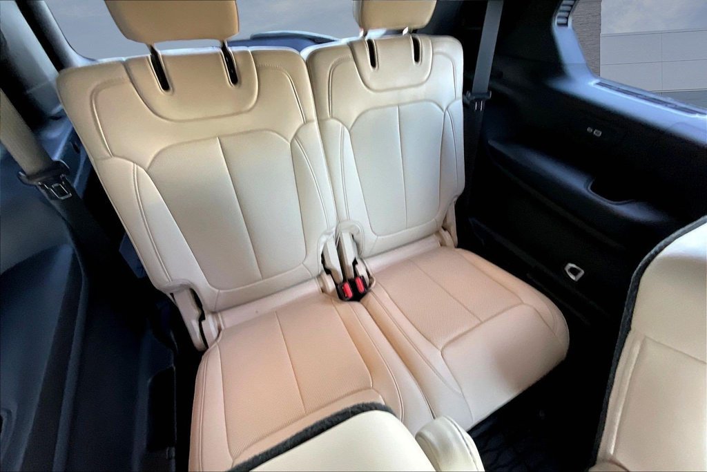 Used 2024 Jeep Grand Cherokee L Limited w/ Luxury Tech Group II RWD image 26
