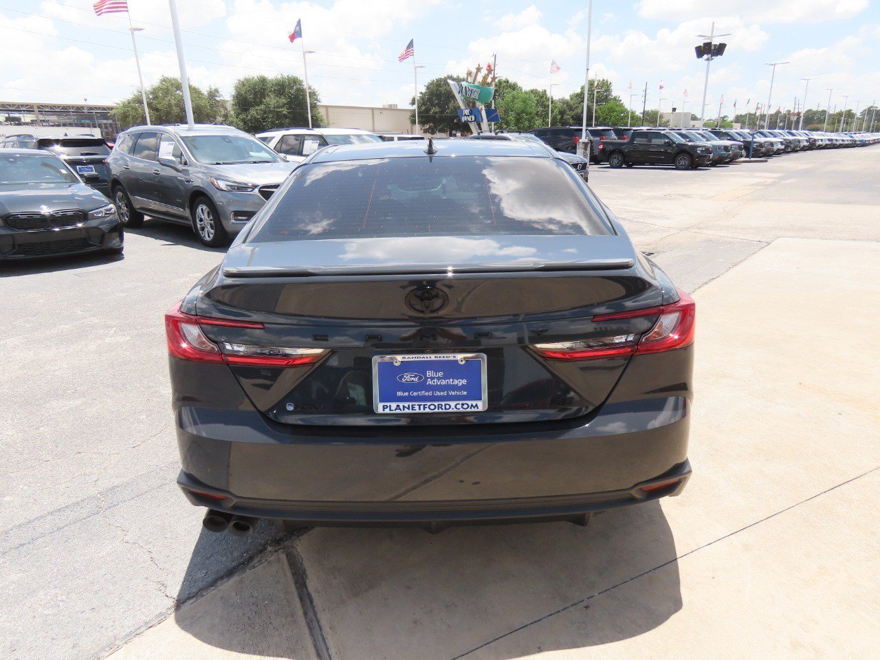 Used 2025 Toyota Camry SE w/ Convenience Package FWD image 11