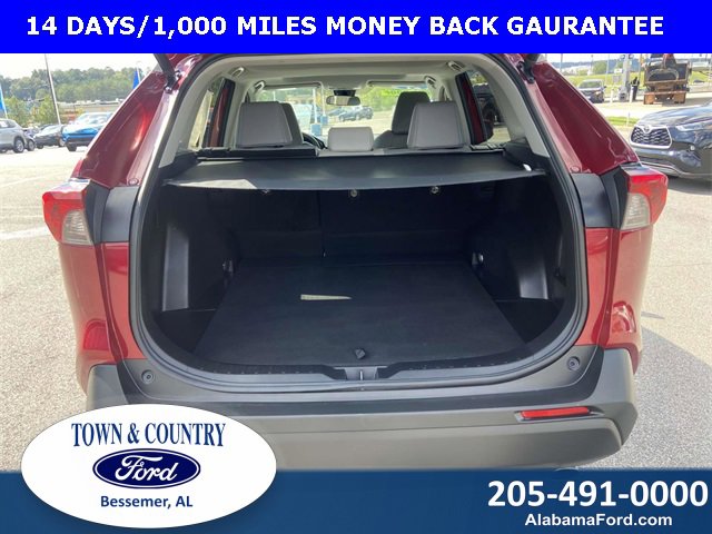 Used 2021 Toyota RAV4 XLE Premium image 8