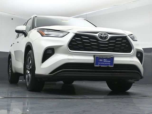 Used 2021 Toyota Highlander XLE AWD/4WD image 38