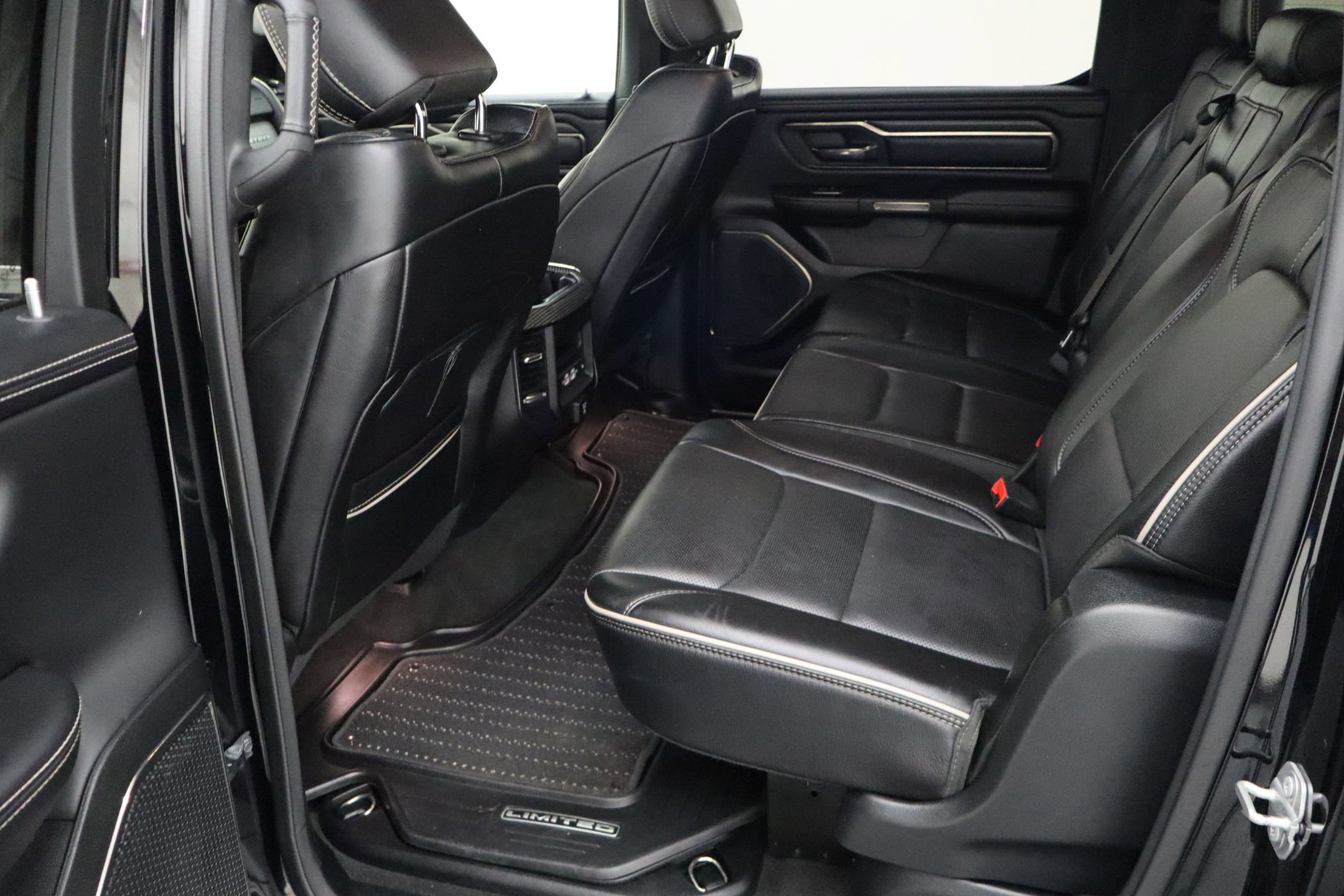 Used 2021 RAM 1500 Limited w/ Body Color Bumper Group image 32