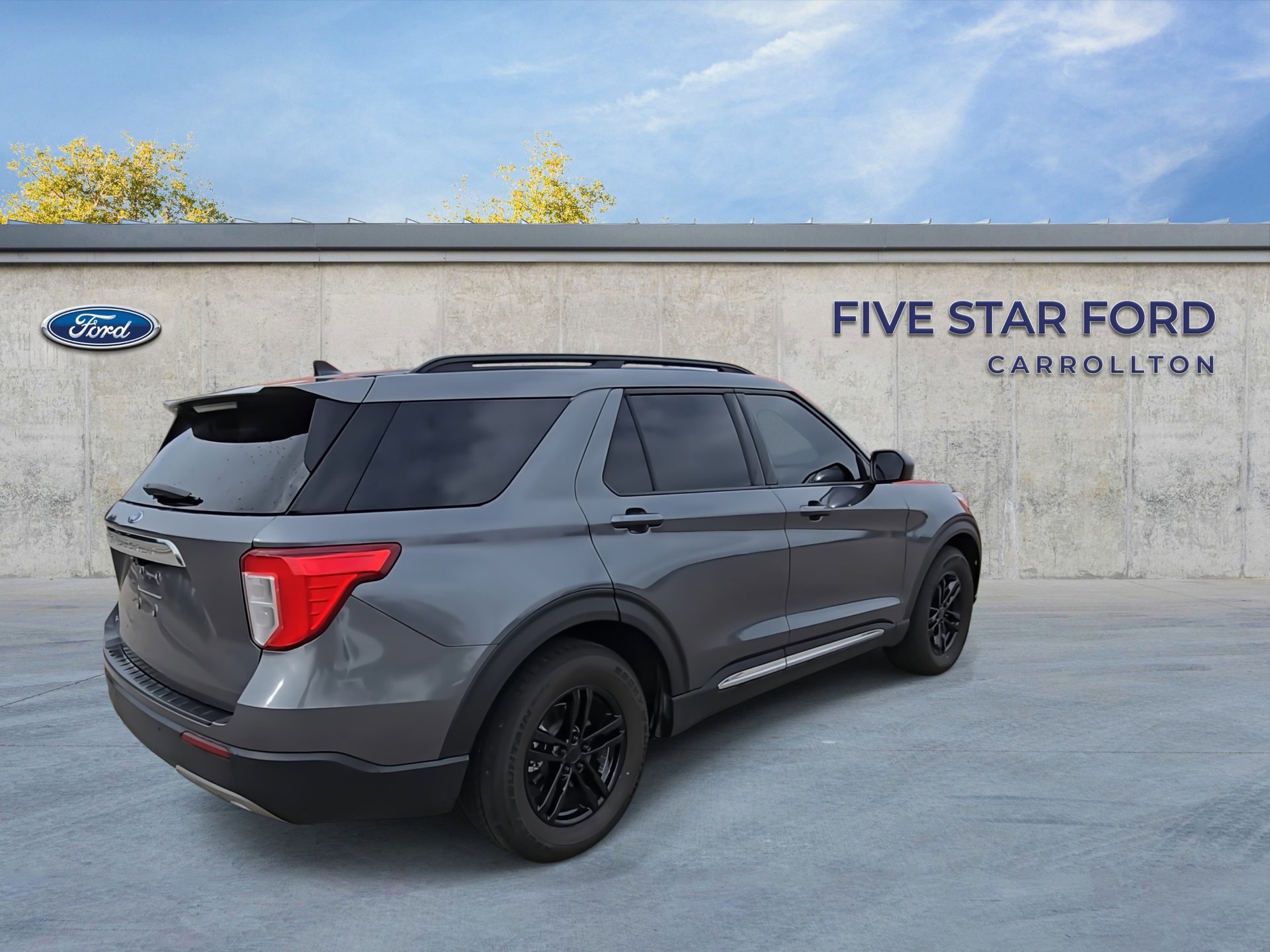 Certified 2022 Ford Explorer XLT w/ Equipment Group 202A image 5