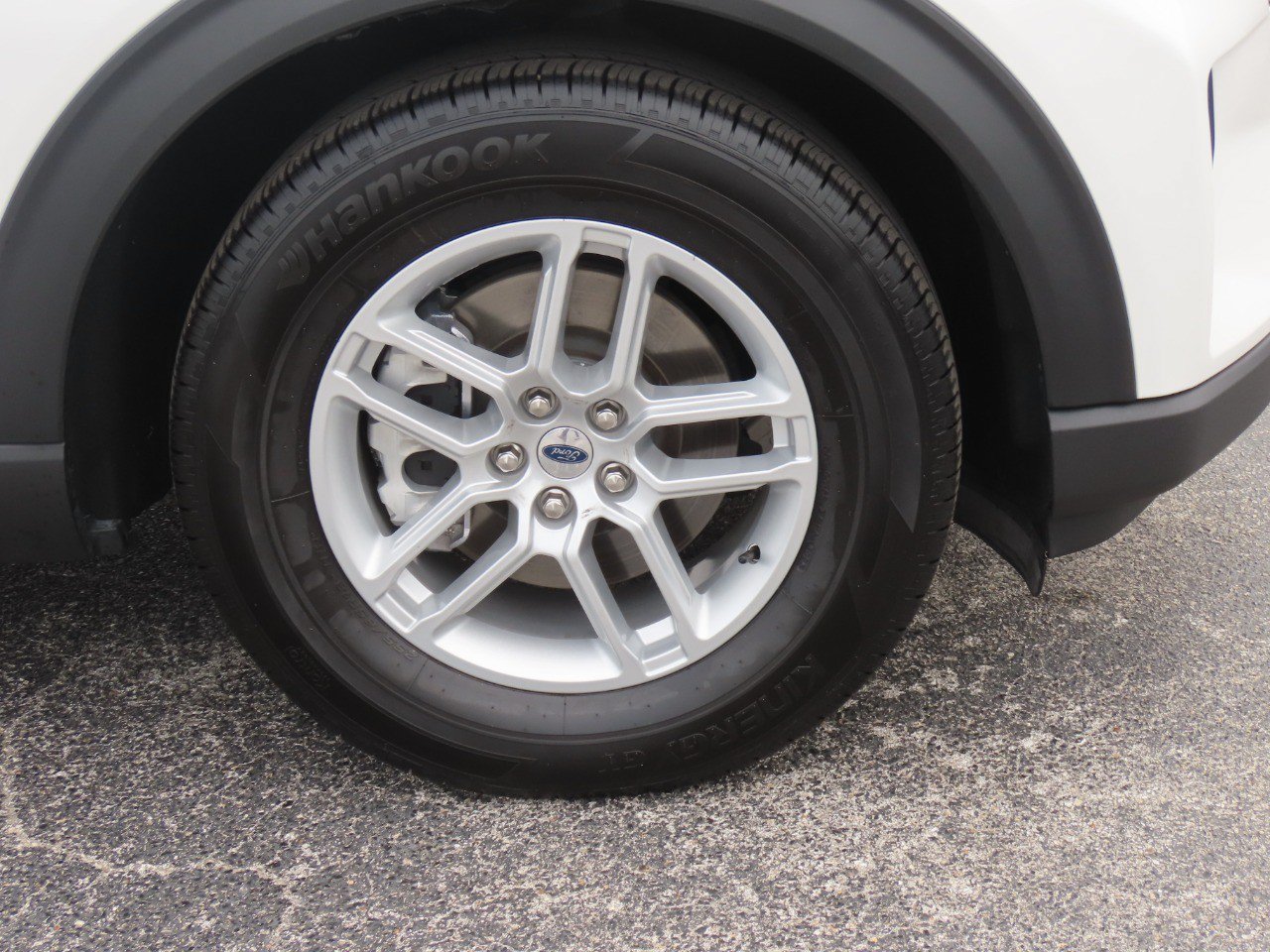 Certified 2025 Ford Explorer Active RWD image 9