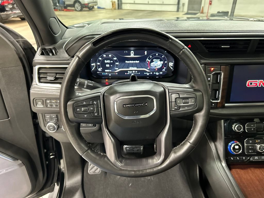 Used 2023 GMC Yukon XL Denali Ultimate AWD/4WD image 17