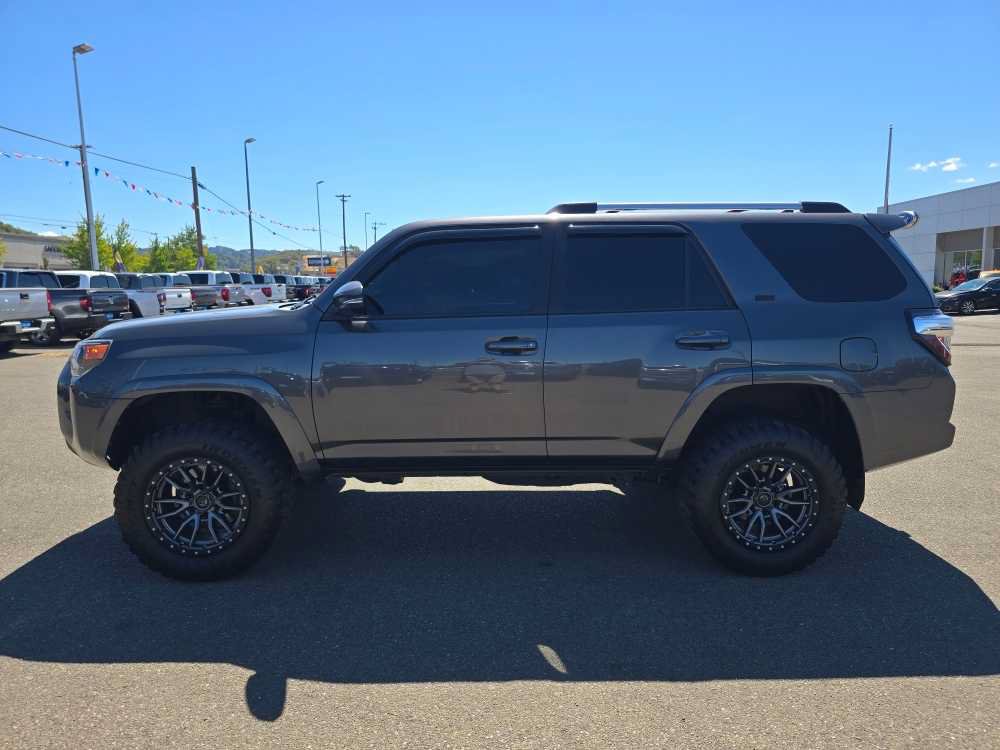 Used 2019 Toyota 4Runner SR5 Premium AWD/4WD image 2