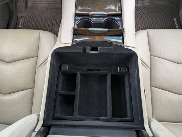 Used 2019 Cadillac Escalade Luxury AWD/4WD image 32