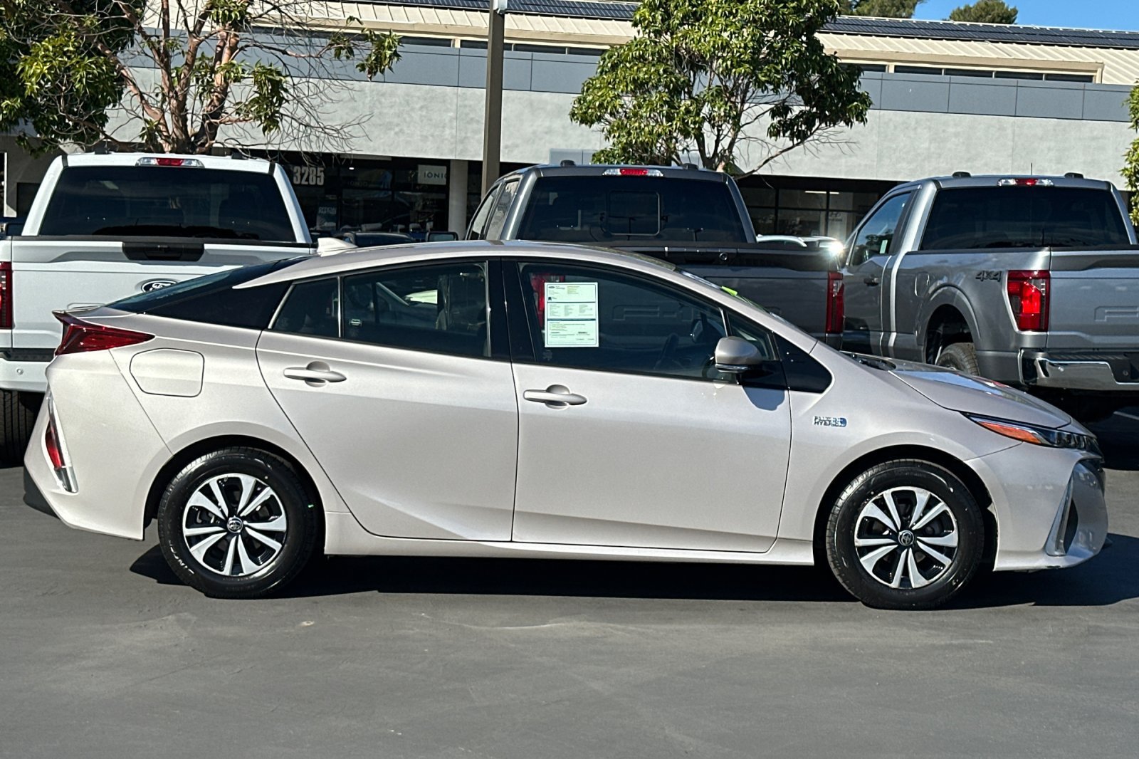 Used 2018 Toyota Prius Prime Plus FWD image 4