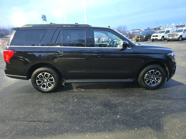 Certified 2024 Ford Expedition XLT image 5