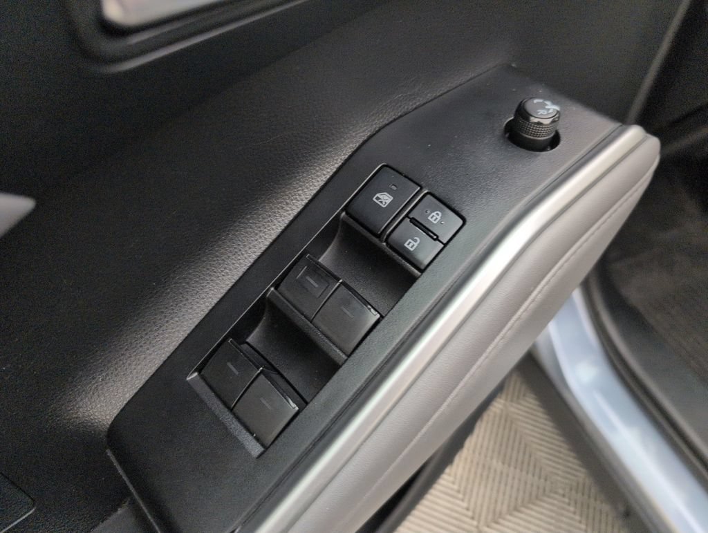 Used 2021 Toyota Highlander XLE FWD image 35