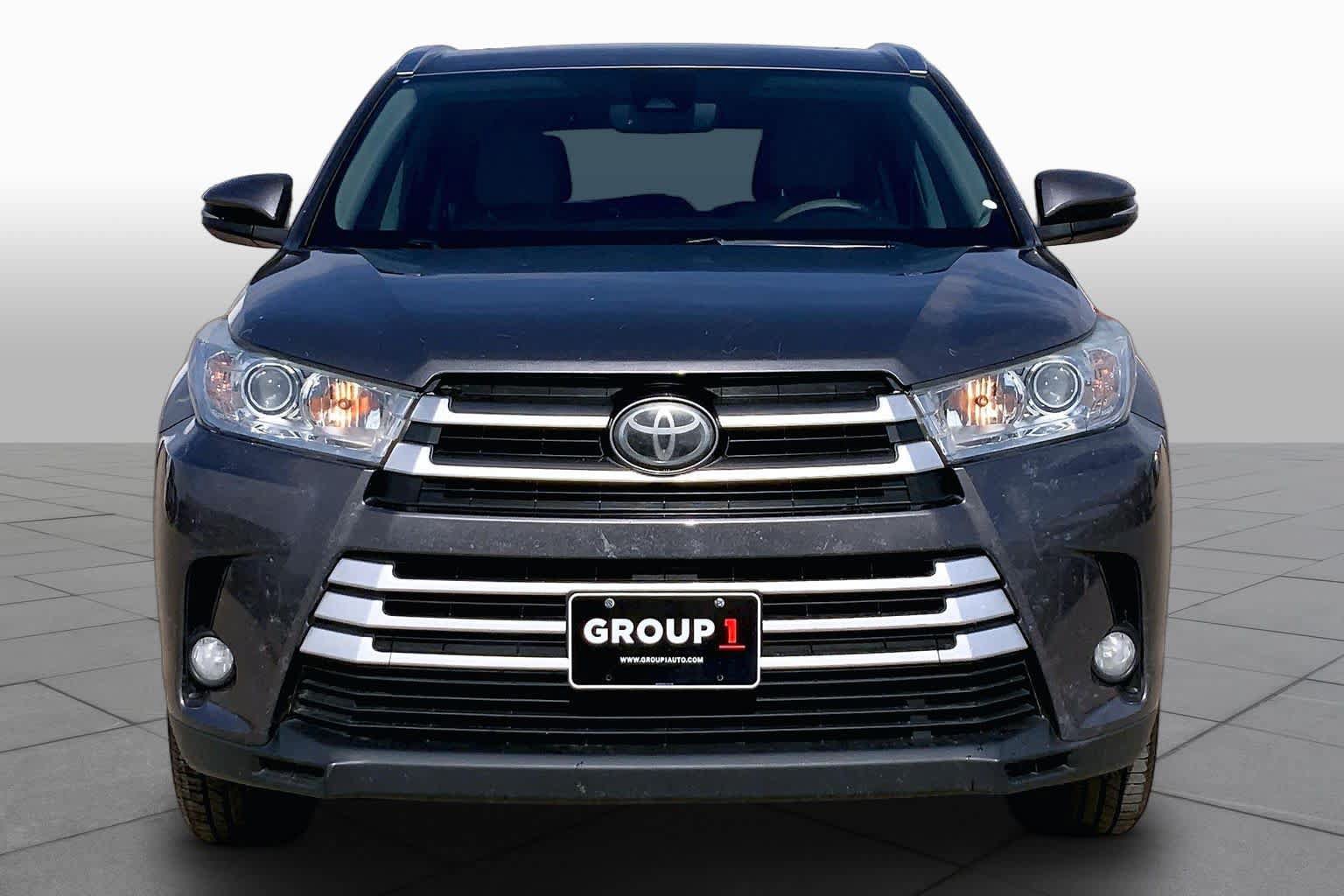 Used 2017 Toyota Highlander XLE AWD/4WD image 4