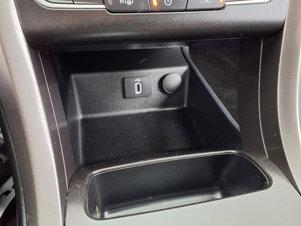 Certified 2018 Ford Fusion SE w/ Fusion SE Technology Package FWD image 14