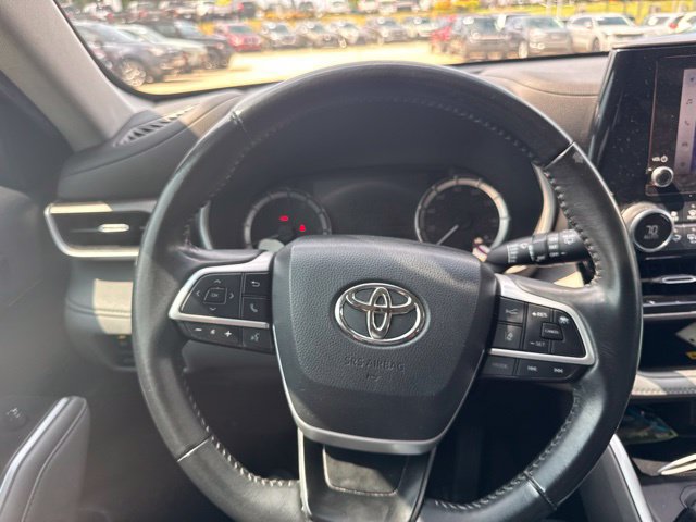 Used 2023 Toyota Highlander XLE AWD/4WD image 35