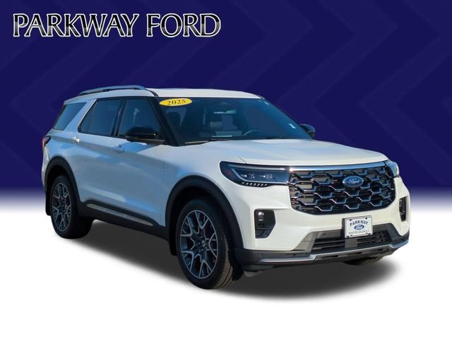 Certified 2025 Ford Explorer Platinum w/ Ultimate Package AWD/4WD image 7