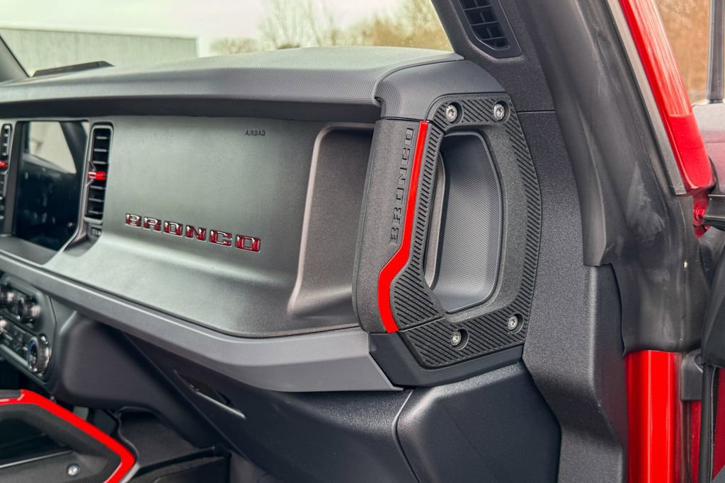 Certified 2024 Ford Bronco Black Diamond w/ Sasquatch Package image 18