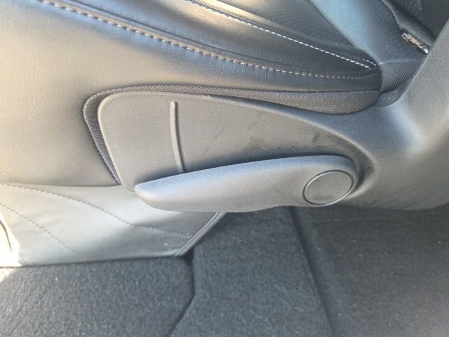 Used 2023 Chrysler Pacifica Touring-L image 17