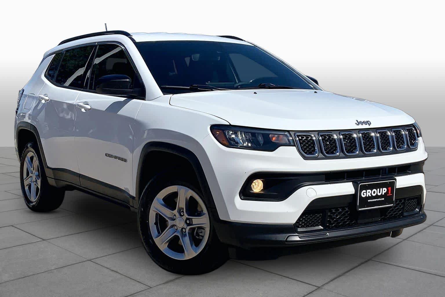 Used 2023 Jeep Compass Latitude AWD/4WD image 3