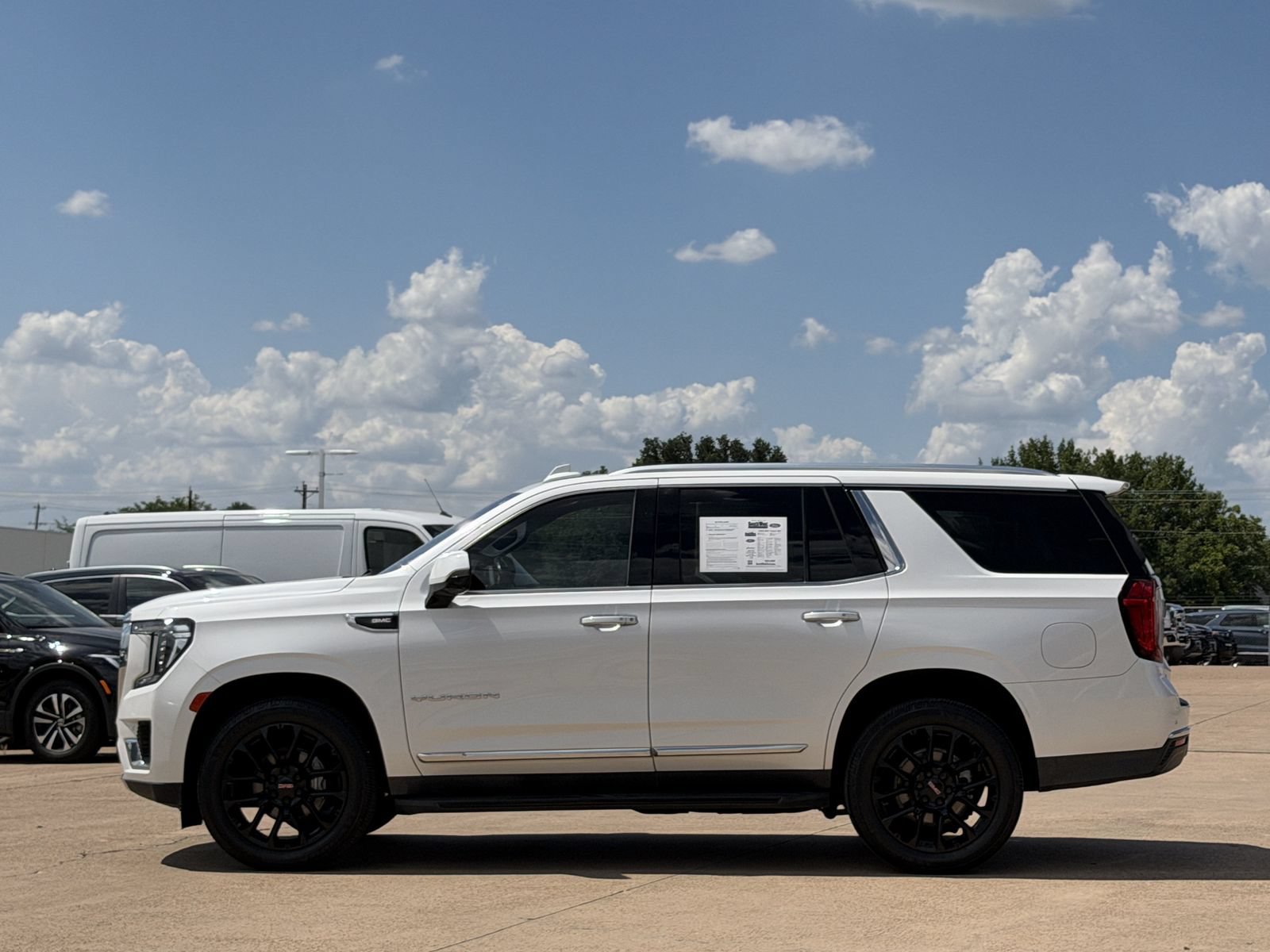 Used 2023 GMC Yukon SLT w/ SLT Premium Package AWD/4WD image 7