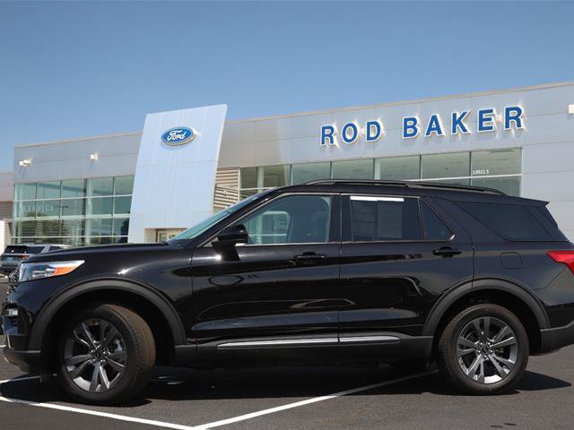 Certified 2024 Ford Explorer XLT w/ Equipment Group 202A AWD/4WD image 3