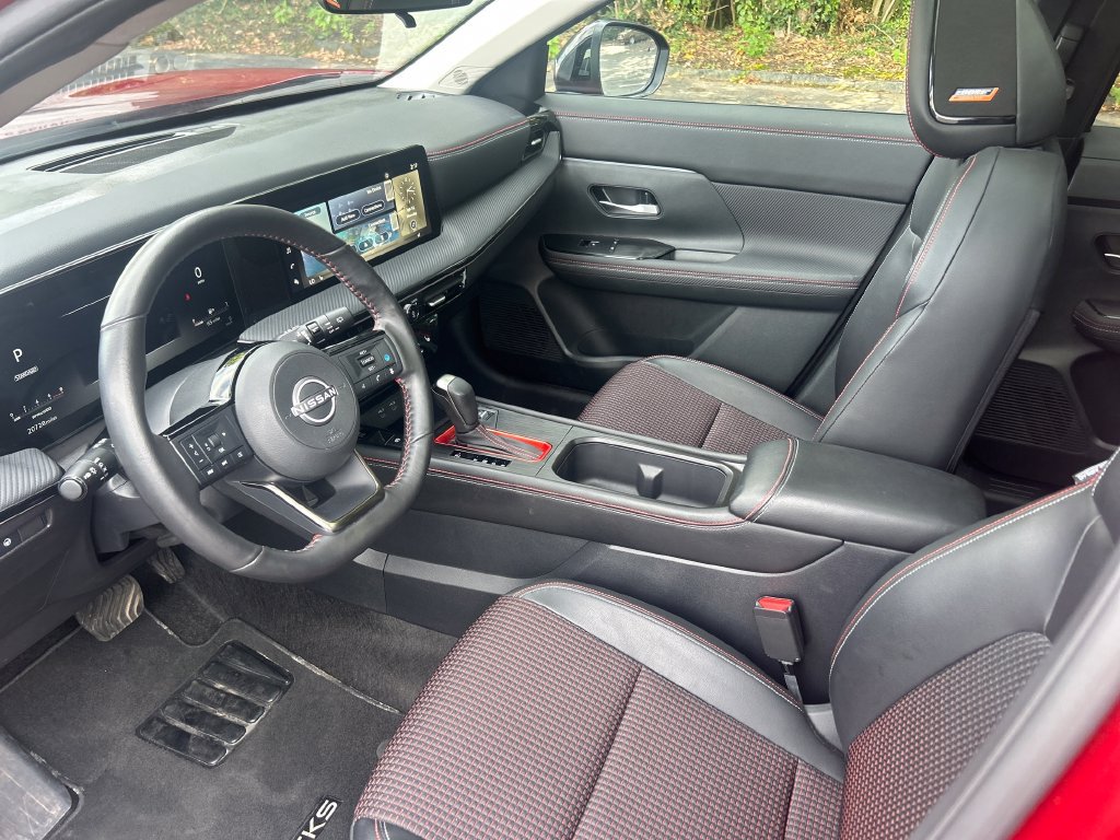 Used 2025 Nissan Kicks SR w/ SR Premium Package AWD/4WD image 11