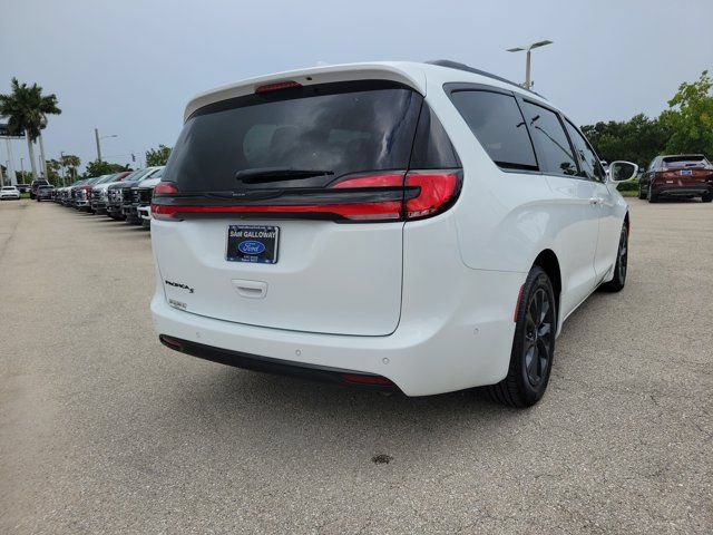 Used 2021 Chrysler Pacifica Touring-L w/ Premium & Safety Sphere Group FWD image 6