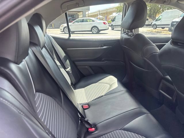 Used 2021 Toyota Camry SE FWD image 11