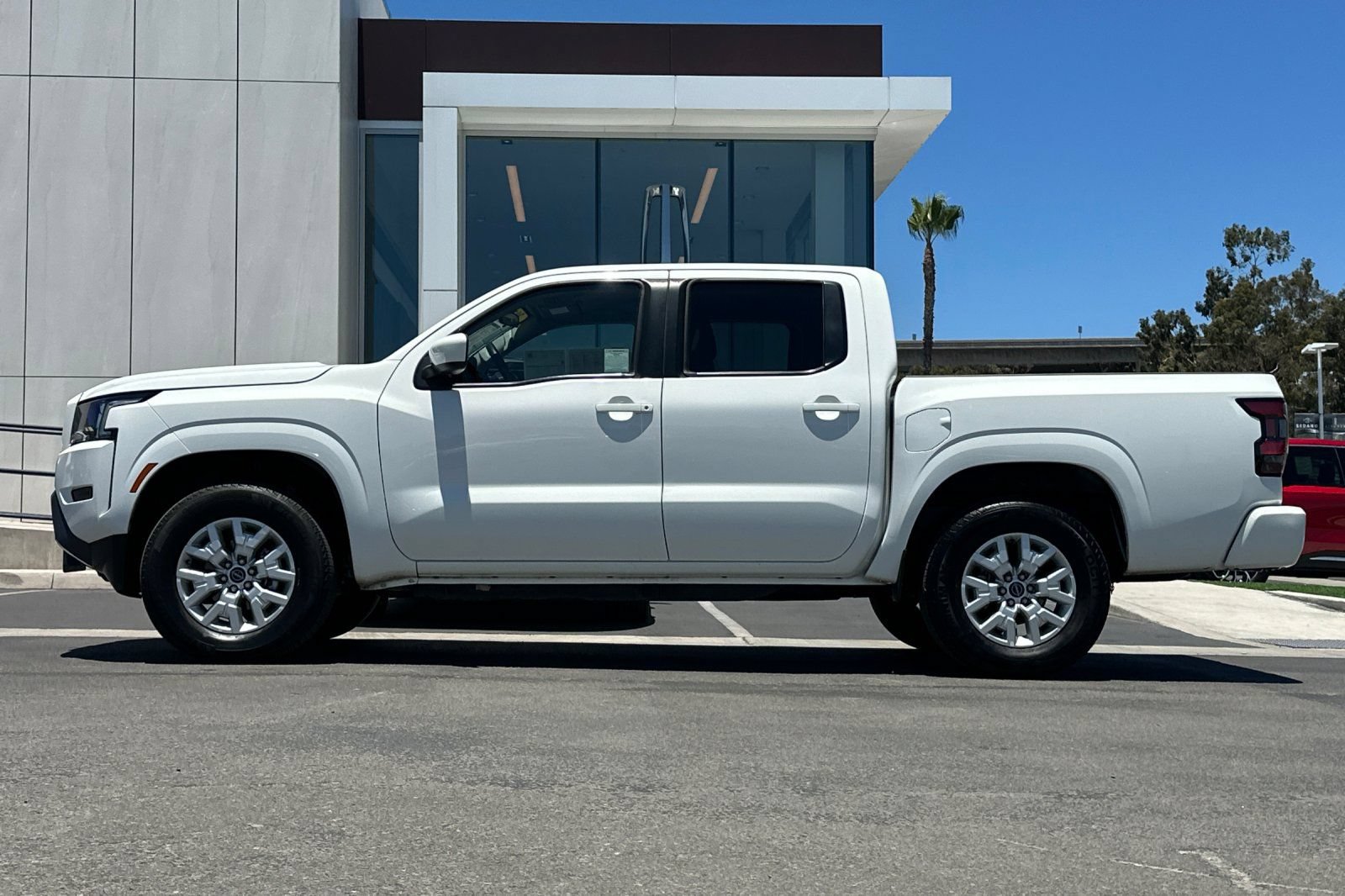 Used 2023 Nissan Frontier SV AWD/4WD image 6