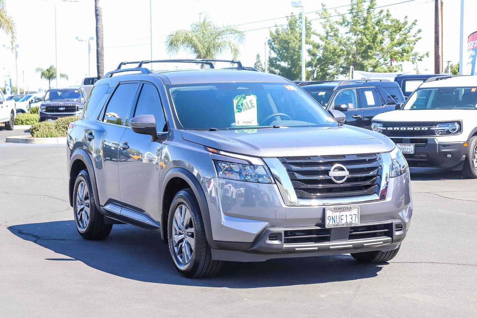 Used 2024 Nissan Pathfinder SV FWD image 3