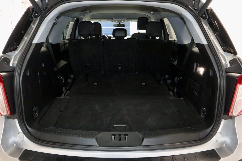 Certified 2022 Ford Explorer XLT w/ Equipment Group 202A image 14