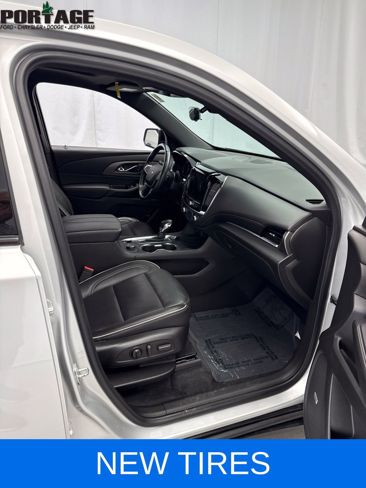Used 2022 Chevrolet Traverse Premier w/ Redline Edition AWD/4WD image 29