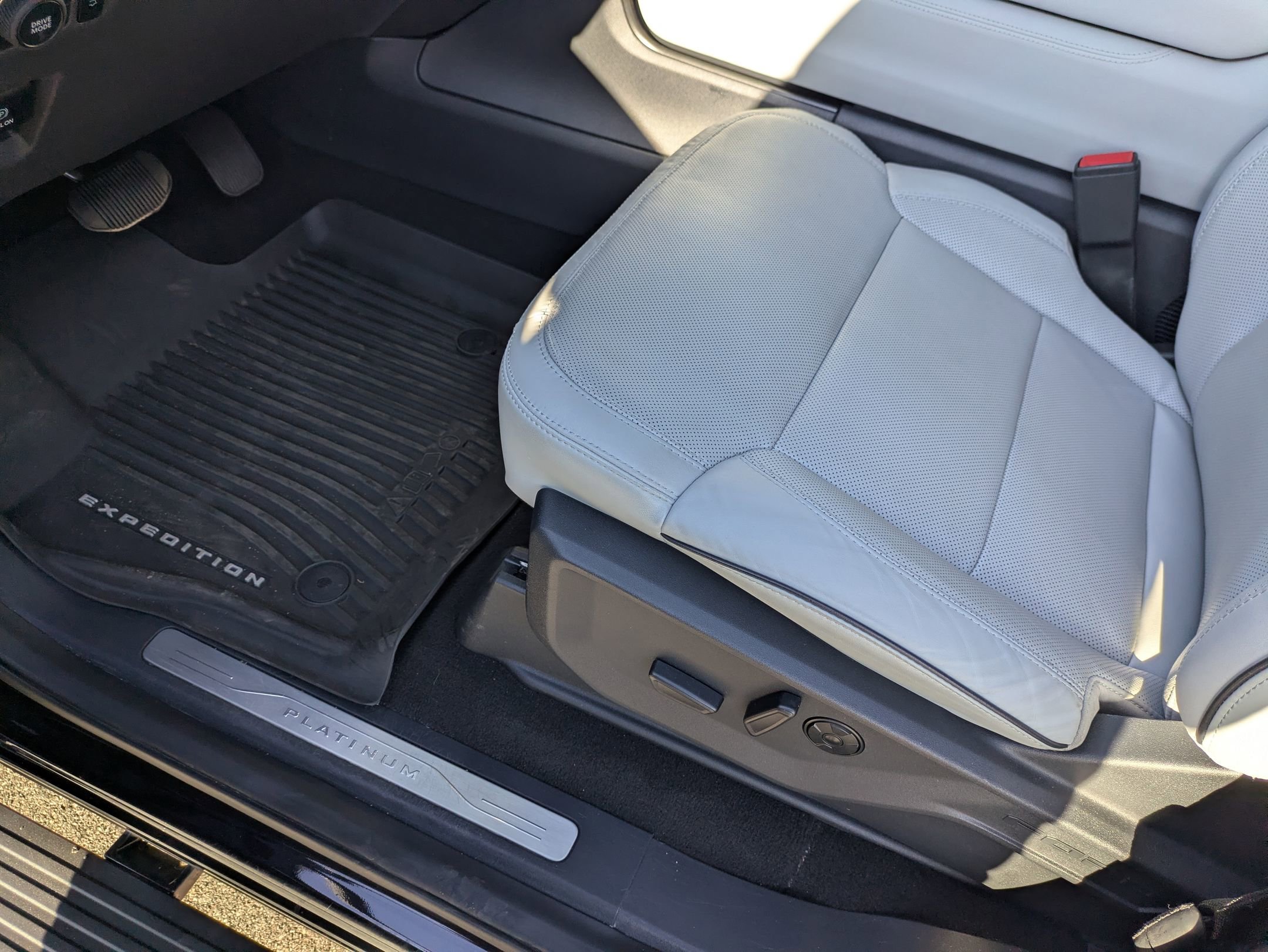 Certified 2025 Ford Expedition Platinum w/ Platinum Ultimate Package AWD/4WD image 13