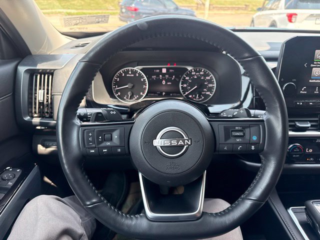 Used 2025 Nissan Pathfinder SL AWD/4WD image 19