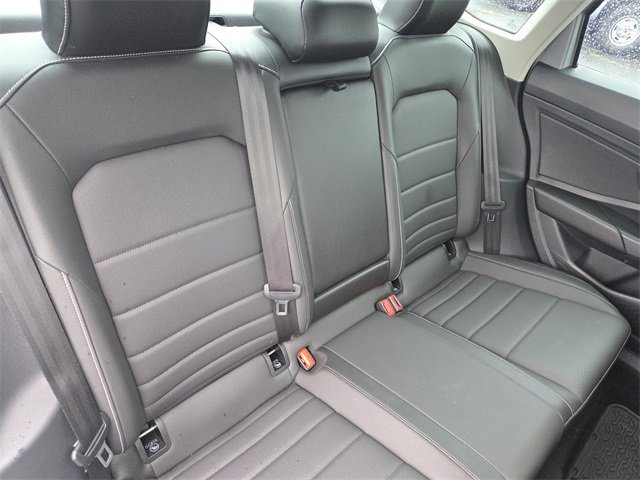 Used 2022 Volkswagen Jetta SE image 29