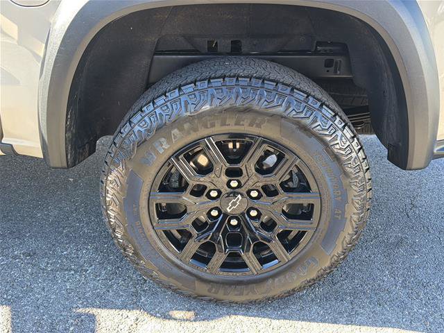 Used 2024 Chevrolet Colorado Trail Boss w/ Technology Package AWD/4WD image 23