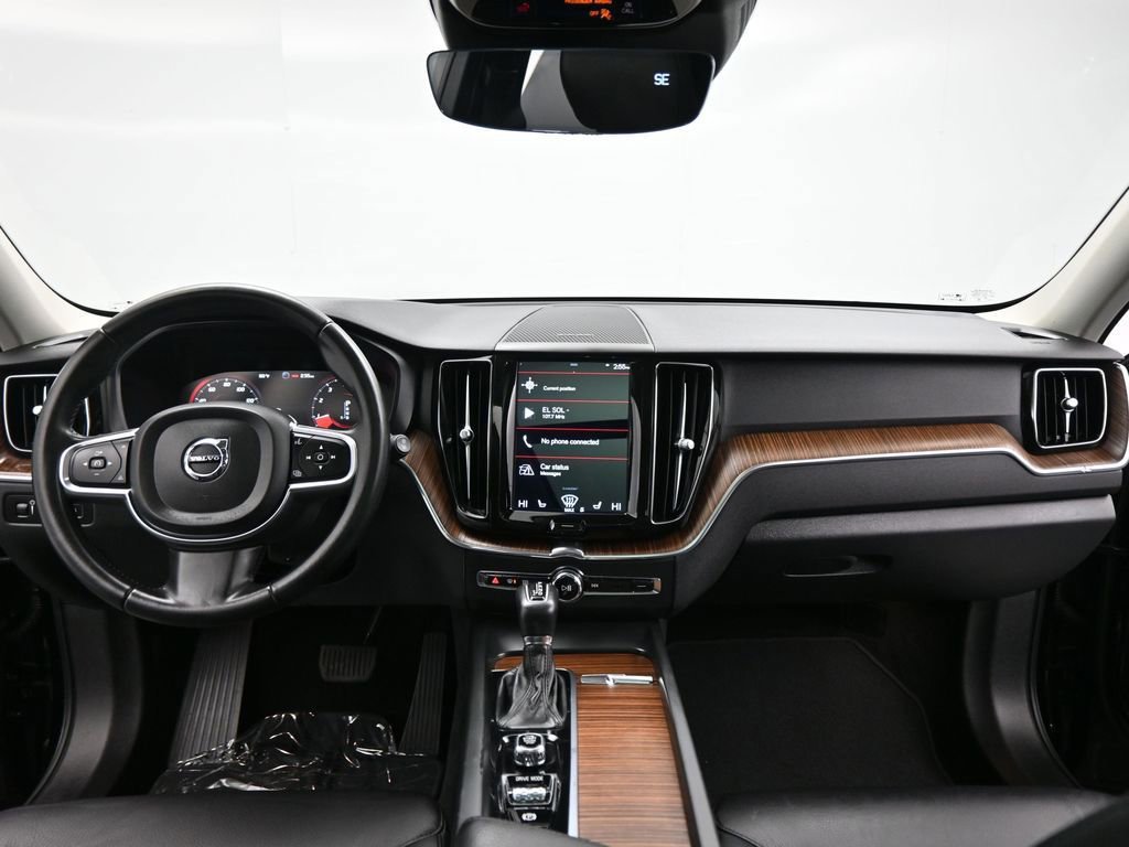 Used 2021 Volvo XC60 T5 Momentum w/ Premium Package image 47