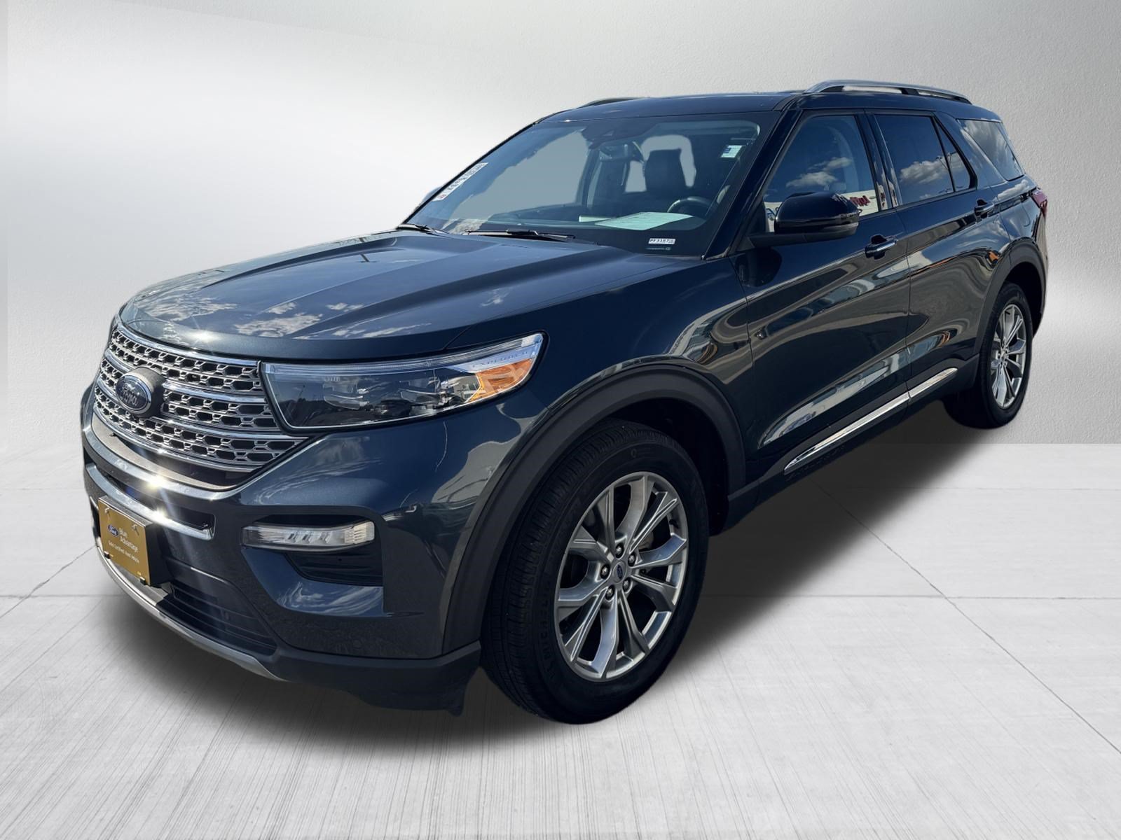Certified 2024 Ford Explorer Limited w/ Equipment Group 301A AWD/4WD image 3