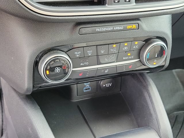 Certified 2022 Ford Escape SE w/ Cold Weather Package AWD/4WD image 16