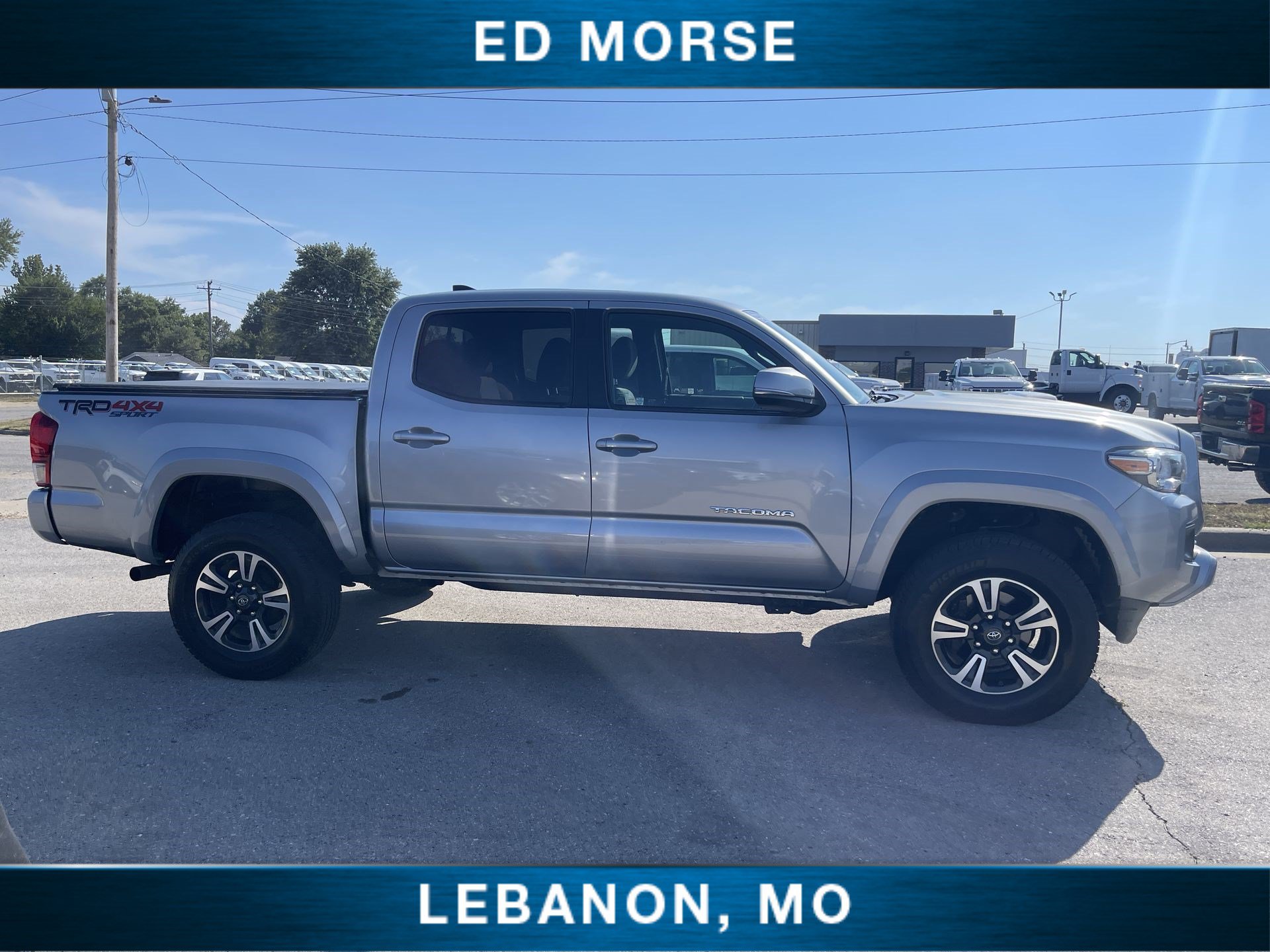 Used 2017 Toyota Tacoma TRD Sport w/ Tow Package (A/T) AWD/4WD image 9