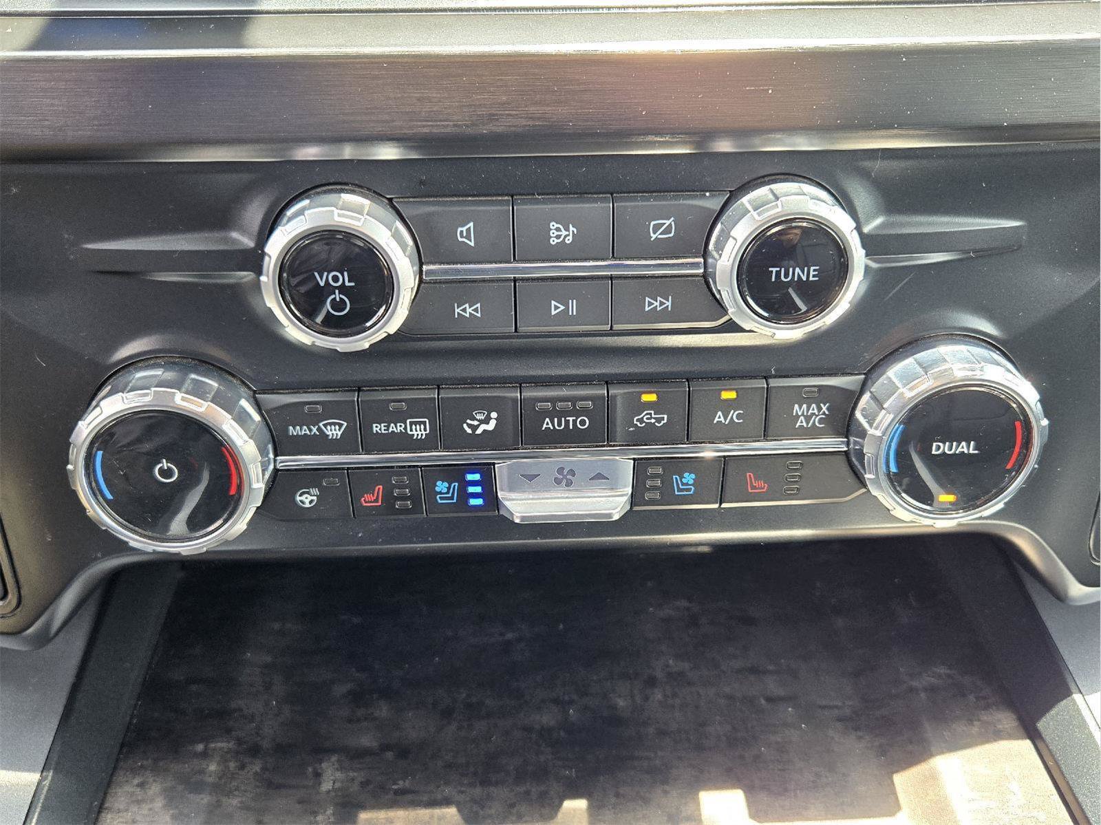 Certified 2024 Ford F350 Lariat w/ Lariat Ultimate Package AWD/4WD image 18