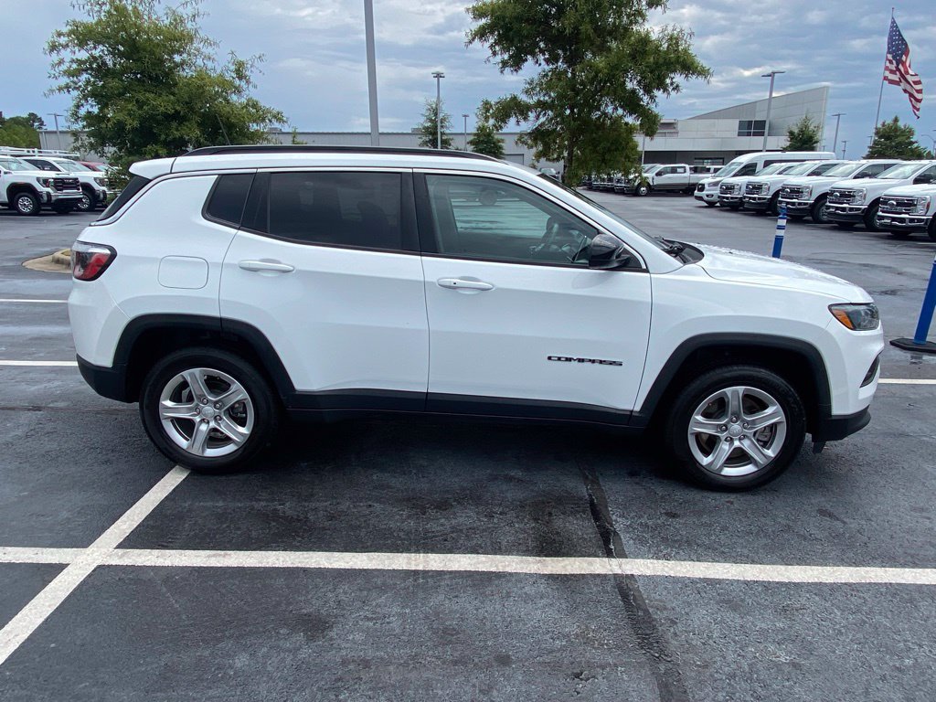 Used 2024 Jeep Compass Latitude AWD/4WD image 8