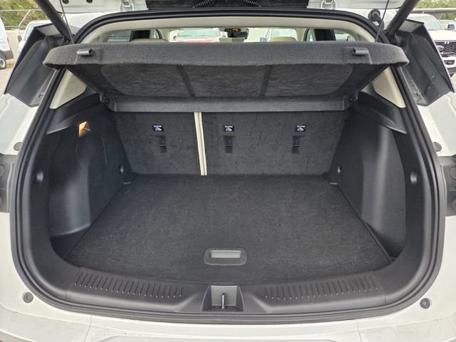 Used 2025 Buick Encore GX Avenir w/ Avenir Technology Package FWD image 17