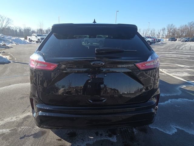 Certified 2024 Ford Edge SE w/ Black Appearance Package image 3