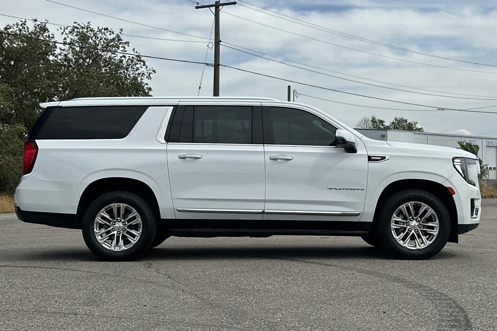 Used 2022 GMC Yukon XL SLT w/ SLT Premium Package AWD/4WD image 8