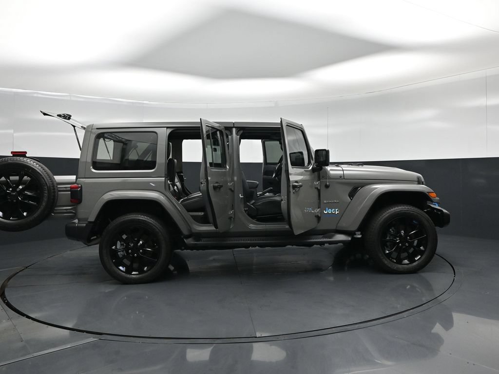 Used 2023 Jeep Wrangler Unlimited Sahara w/ Cold Weather Group AWD/4WD image 5