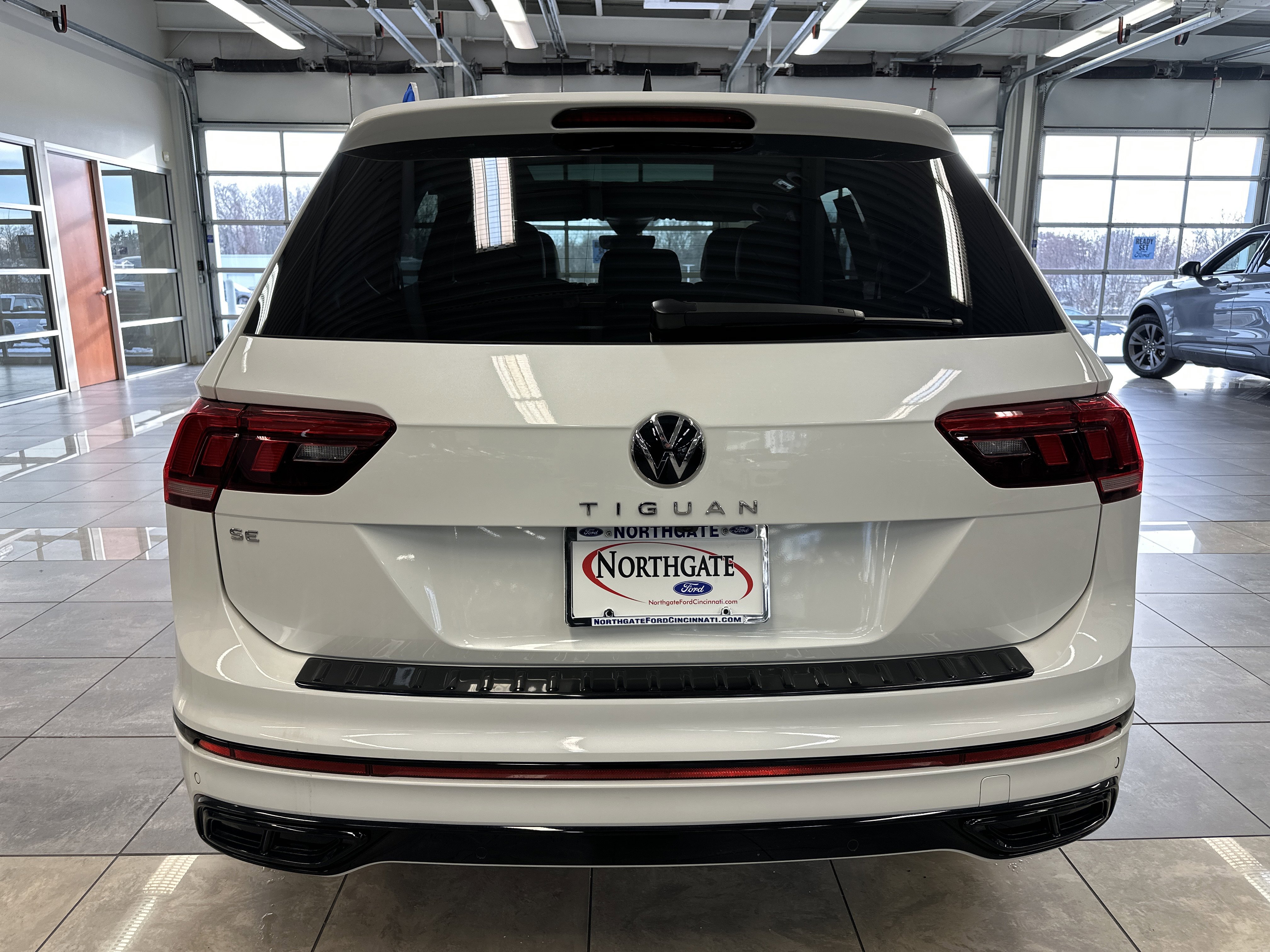 Used 2024 Volkswagen Tiguan SE R-Line image 14
