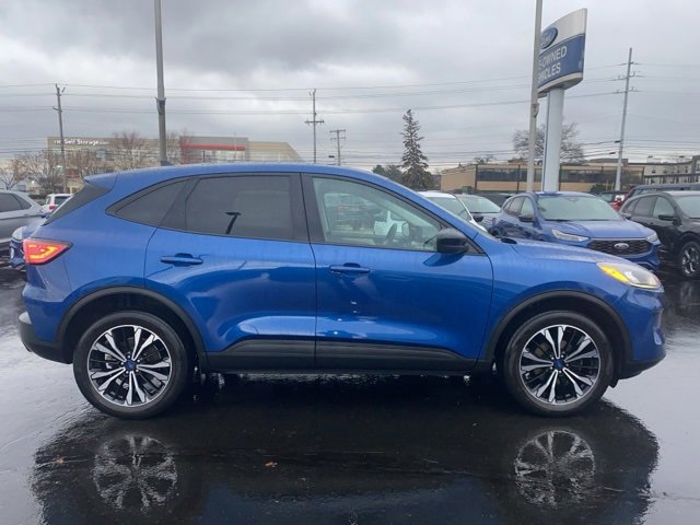 Certified 2022 Ford Escape SE w/ SE Sport Appearance Package image 2